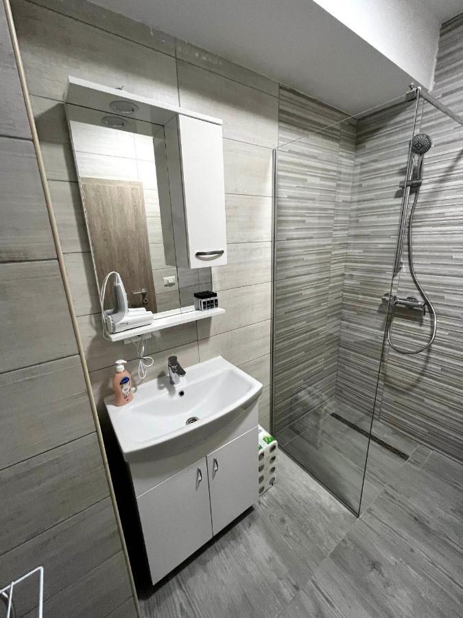 Darki Apartments 2 - Very Central Stay With Free Parking Ohrid Buitenkant foto